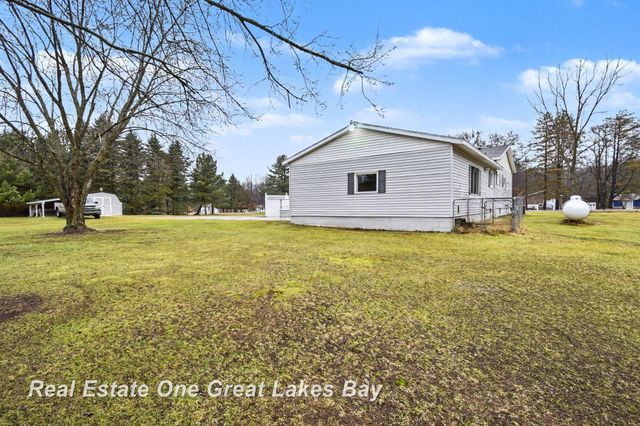 2750 E Deckerville Road, Ellington Twp, MI 48723