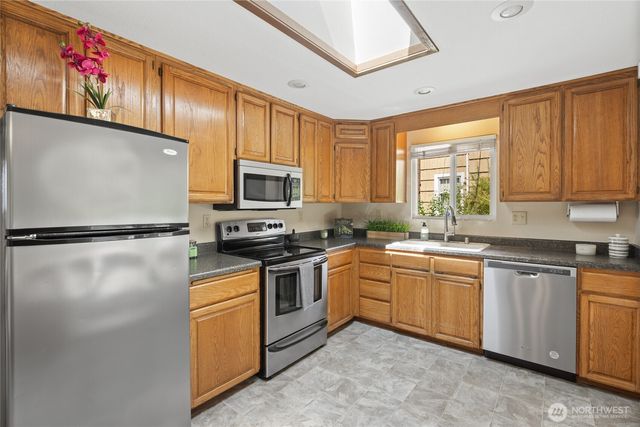 6117 S G Street, Tacoma, WA 98408