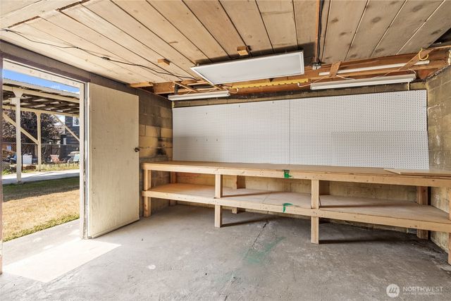 6117 S G Street, Tacoma, WA 98408