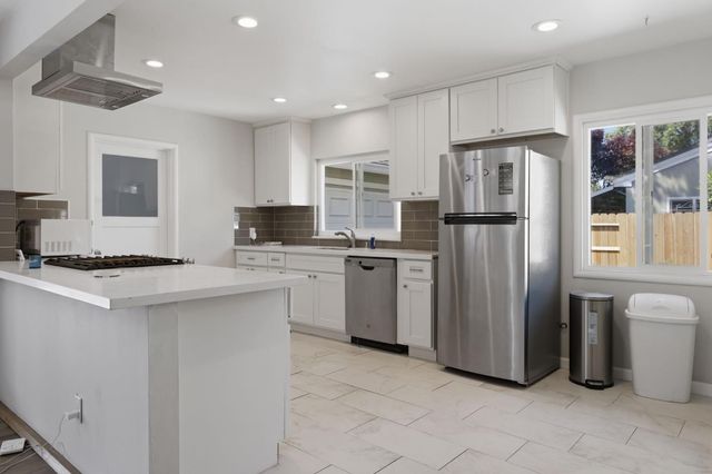 1176 W Mendocino Ave, Stockton, CA 95204