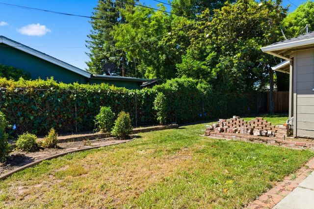 1176 W Mendocino Ave, Stockton, CA 95204