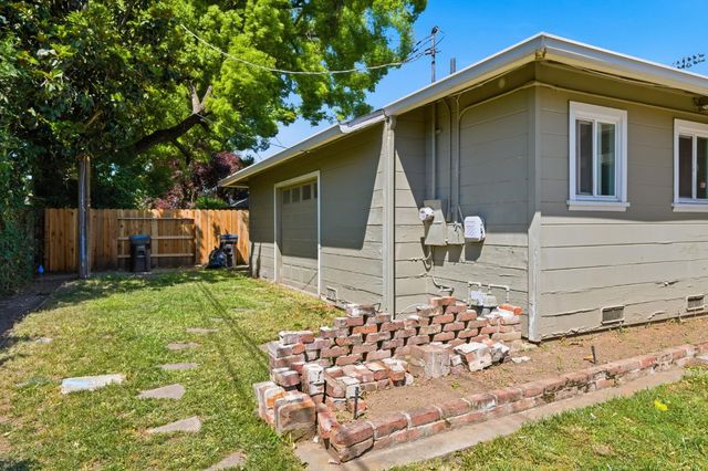 1176 W Mendocino Ave, Stockton, CA 95204