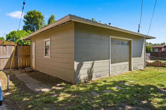 1176 W Mendocino Ave, Stockton, CA 95204