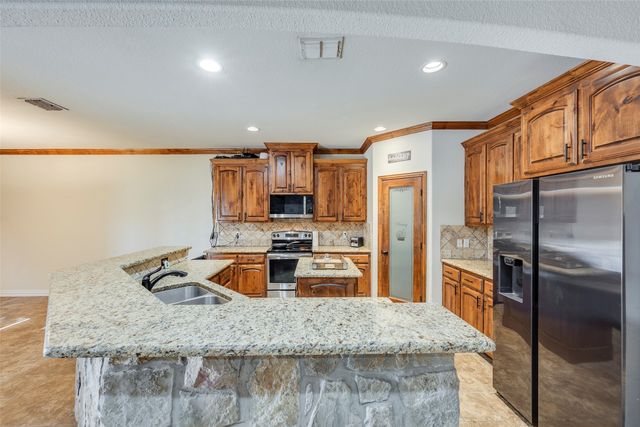 407 Miramar Circle, Weatherford, TX 76085