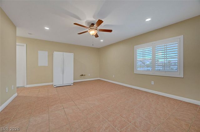 10008 Yellow Canary Avenue, Las Vegas, NV 89117