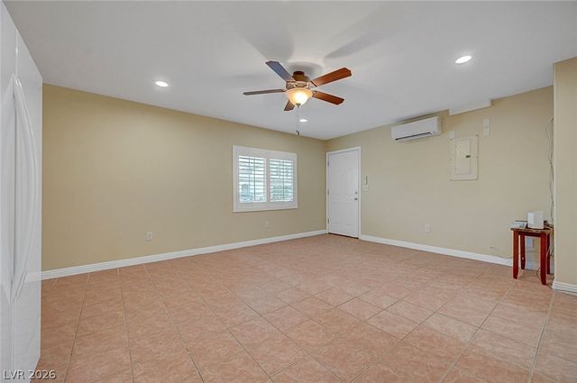 10008 Yellow Canary Avenue, Las Vegas, NV 89117