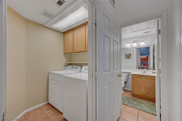 10008 Yellow Canary Avenue, Las Vegas, NV 89117