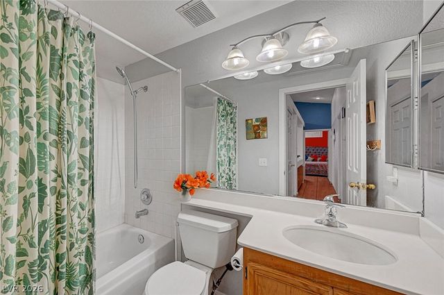 10008 Yellow Canary Avenue, Las Vegas, NV 89117