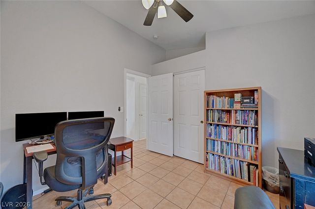 10008 Yellow Canary Avenue, Las Vegas, NV 89117