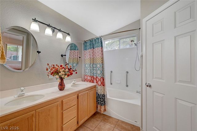 10008 Yellow Canary Avenue, Las Vegas, NV 89117