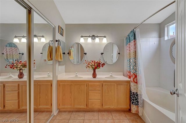 10008 Yellow Canary Avenue, Las Vegas, NV 89117