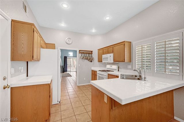 10008 Yellow Canary Avenue, Las Vegas, NV 89117