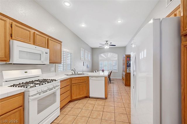 10008 Yellow Canary Avenue, Las Vegas, NV 89117