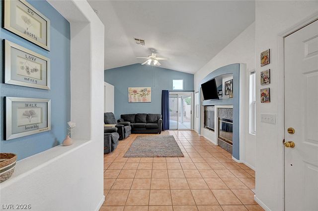 10008 Yellow Canary Avenue, Las Vegas, NV 89117