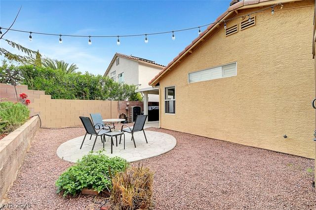 10008 Yellow Canary Avenue, Las Vegas, NV 89117