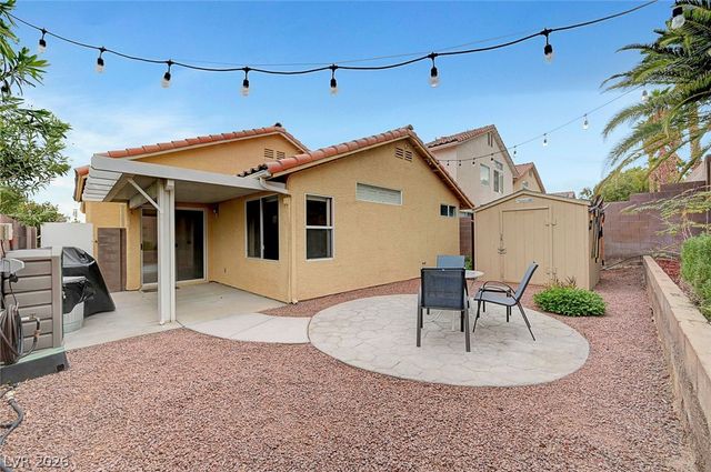 10008 Yellow Canary Avenue, Las Vegas, NV 89117