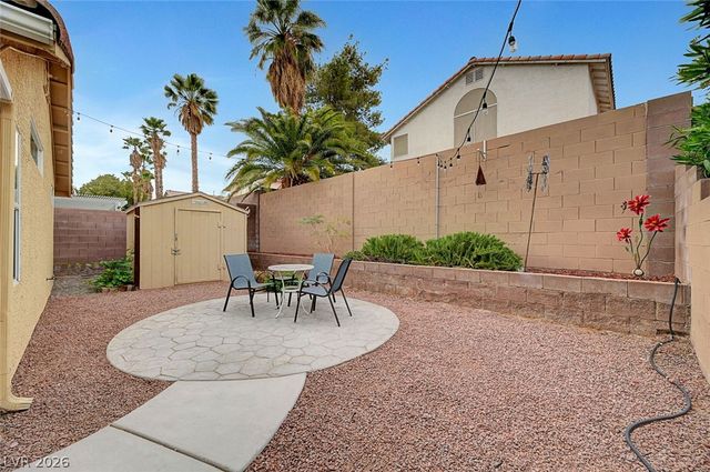 10008 Yellow Canary Avenue, Las Vegas, NV 89117