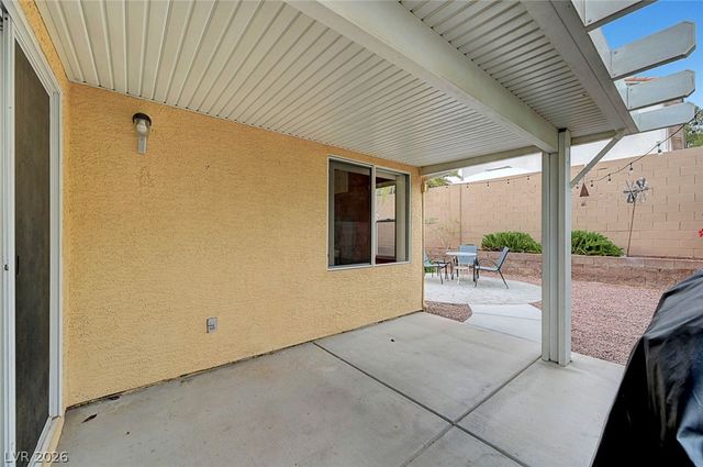 10008 Yellow Canary Avenue, Las Vegas, NV 89117