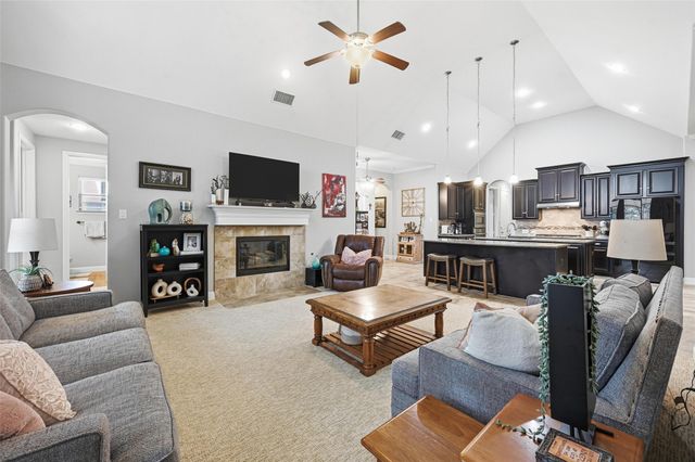 600 Fall Wood Trail, Fort Worth, TX 76131