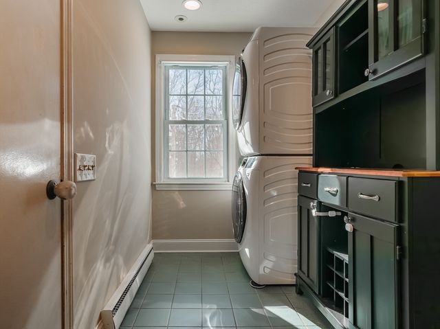 18 Haduk Dr, North Attleboro, MA 02760