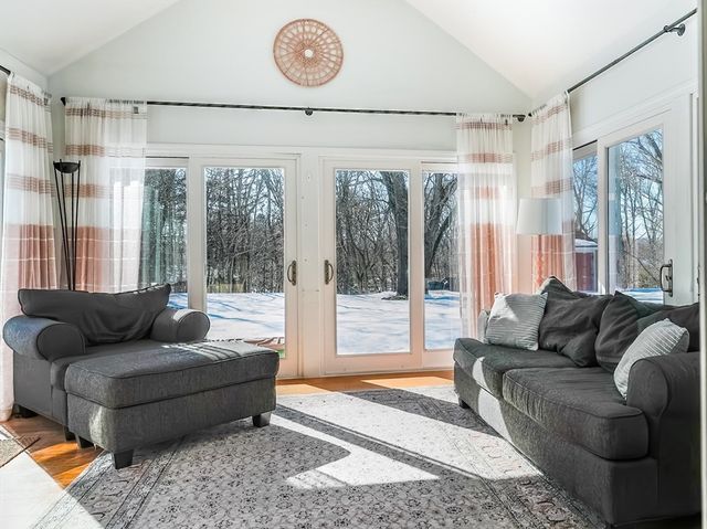 18 Haduk Dr, North Attleboro, MA 02760