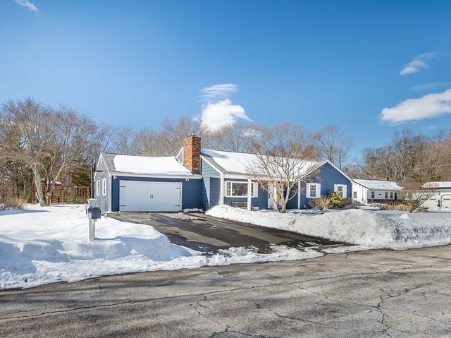 18 Haduk Dr, North Attleboro, MA 02760