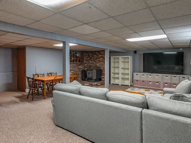 18 Haduk Dr, North Attleboro, MA 02760