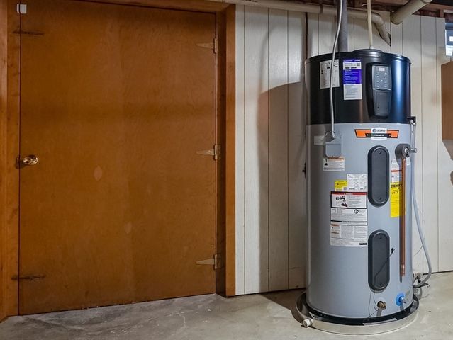 18 Haduk Dr, North Attleboro, MA 02760