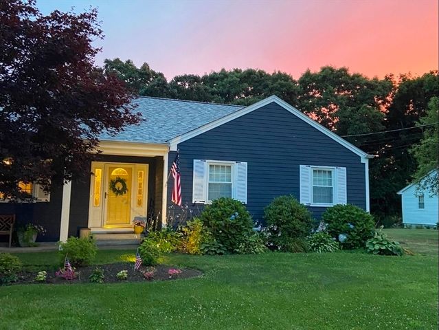 18 Haduk Dr, North Attleboro, MA 02760