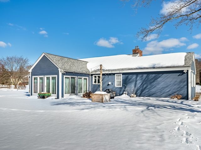 18 Haduk Dr, North Attleboro, MA 02760