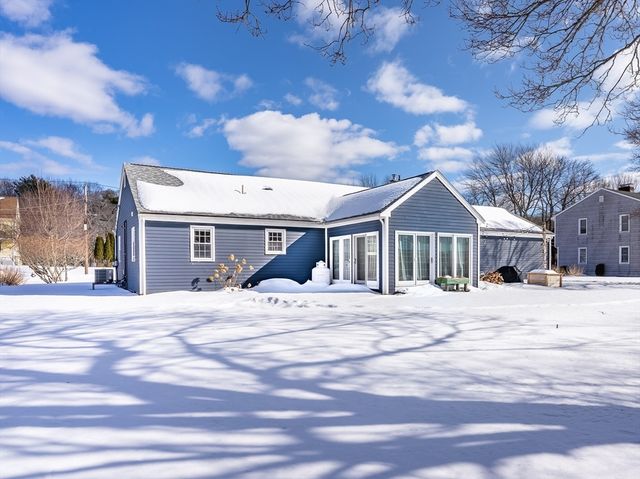 18 Haduk Dr, North Attleboro, MA 02760