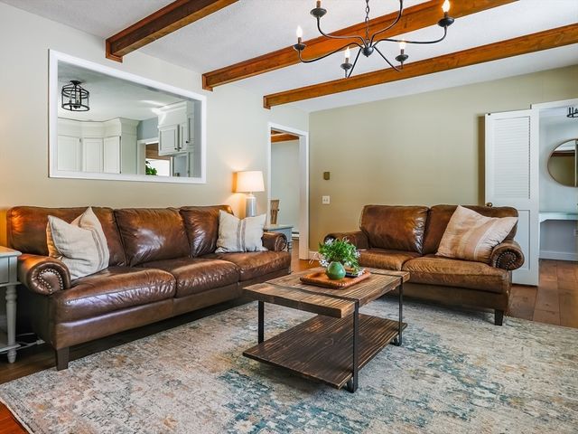 18 Haduk Dr, North Attleboro, MA 02760