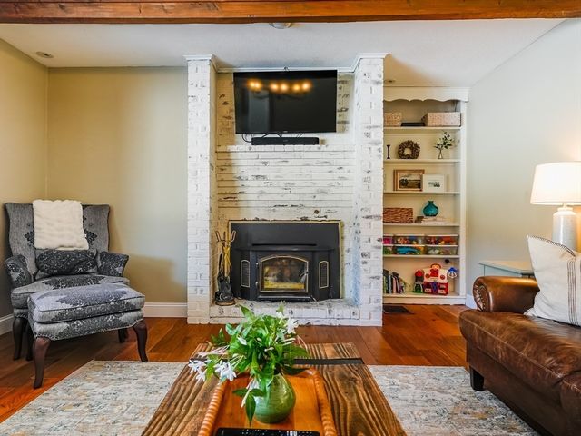 18 Haduk Dr, North Attleboro, MA 02760