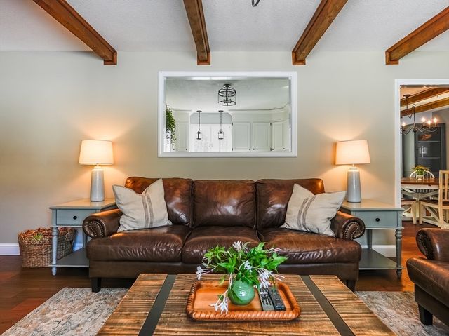 18 Haduk Dr, North Attleboro, MA 02760