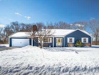 18 Haduk Dr, North Attleboro, MA 02760