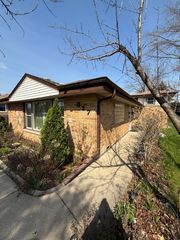 327 Iroquois Road, Hillside, IL 60162