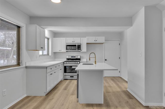 23520 Rockingham Street, Southfield, MI 48033