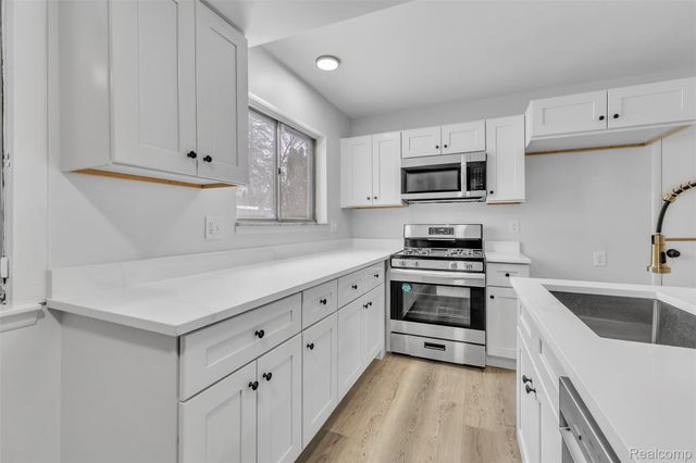 23520 Rockingham Street, Southfield, MI 48033