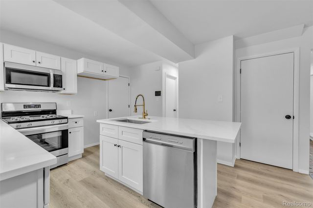 23520 Rockingham Street, Southfield, MI 48033