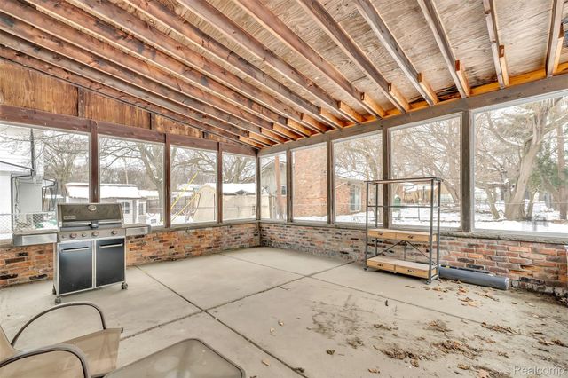 23520 Rockingham Street, Southfield, MI 48033