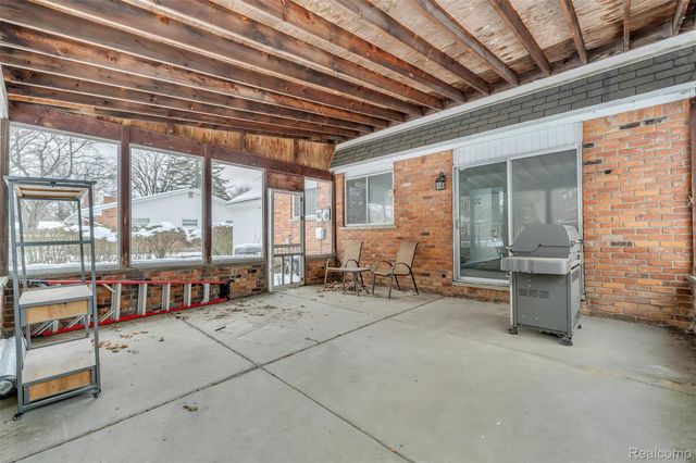 23520 Rockingham Street, Southfield, MI 48033