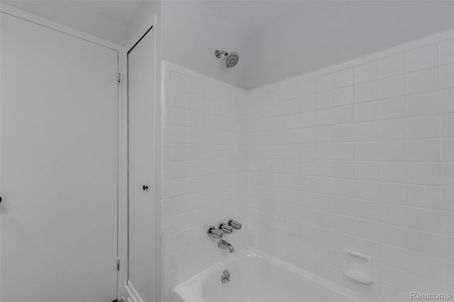 23520 Rockingham Street, Southfield, MI 48033