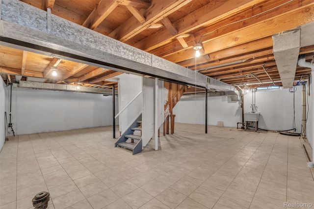 23520 Rockingham Street, Southfield, MI 48033