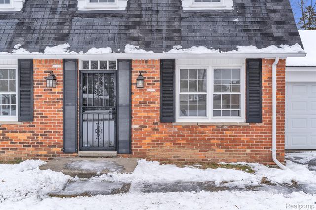 23520 Rockingham Street, Southfield, MI 48033