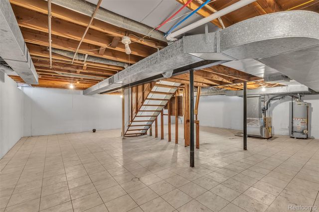 23520 Rockingham Street, Southfield, MI 48033