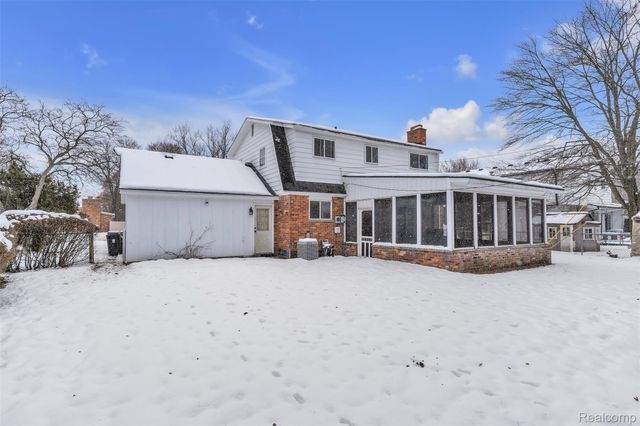 23520 Rockingham Street, Southfield, MI 48033