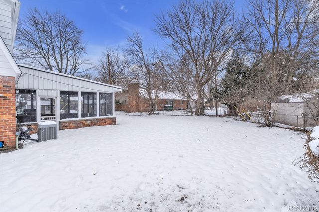 23520 Rockingham Street, Southfield, MI 48033