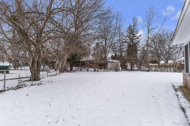 23520 Rockingham Street, Southfield, MI 48033