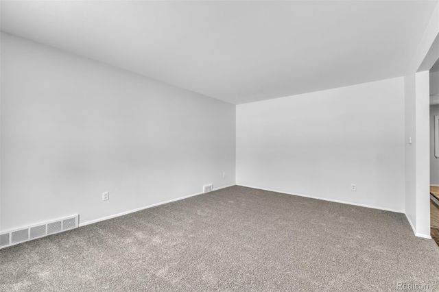 23520 Rockingham Street, Southfield, MI 48033