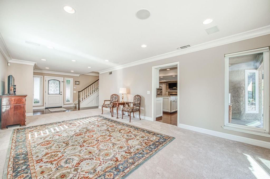 Image 12 of property listing at 1771 S Waverly Lane, Fresno, CA 93727